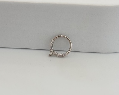 AM133 Fehér arany migrén piercing